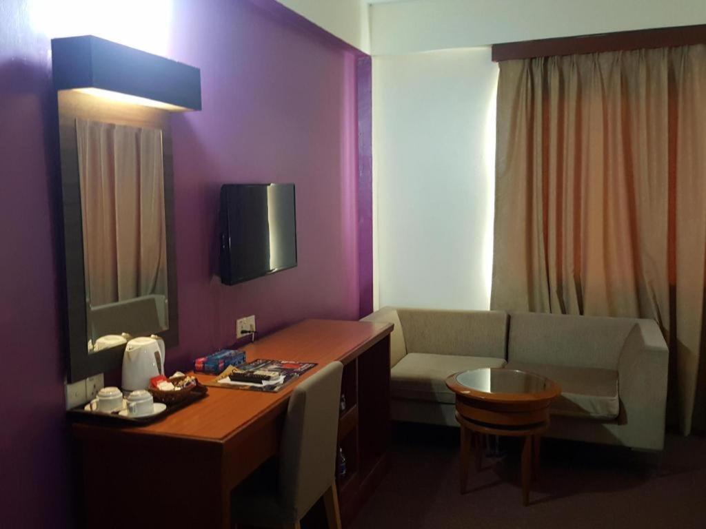 Klang Histana Hotel Exterior photo
